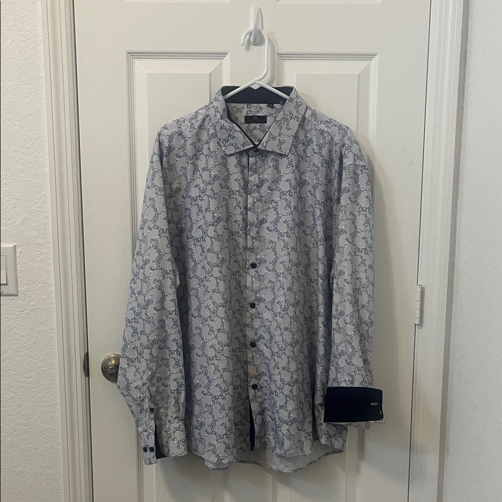 BC COLLECTION Men's White & Navy Paisley Patterned Shirt with navy cuffs